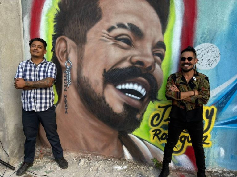 Poderozo plasma al salsero mexicano Jimmy Rodríguez, en La Huaca