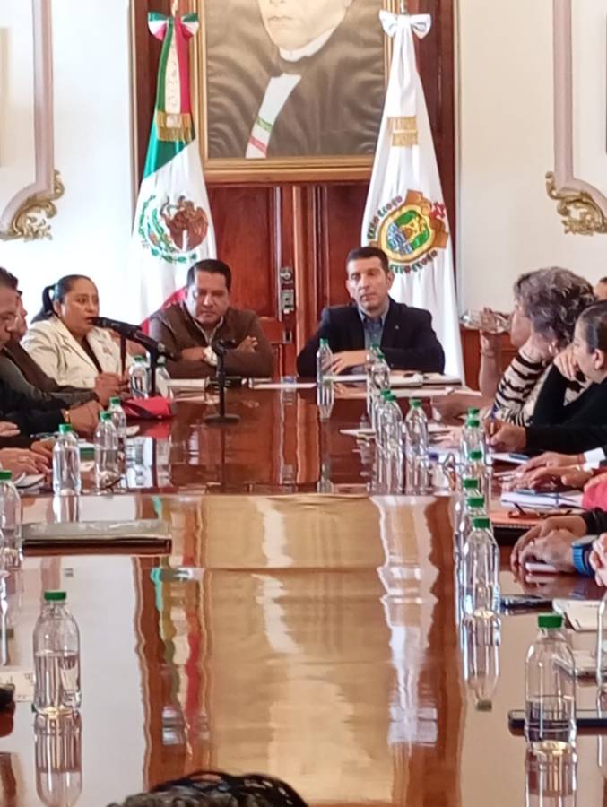 Se reúnen con SEGOB trabajadores de SESVER