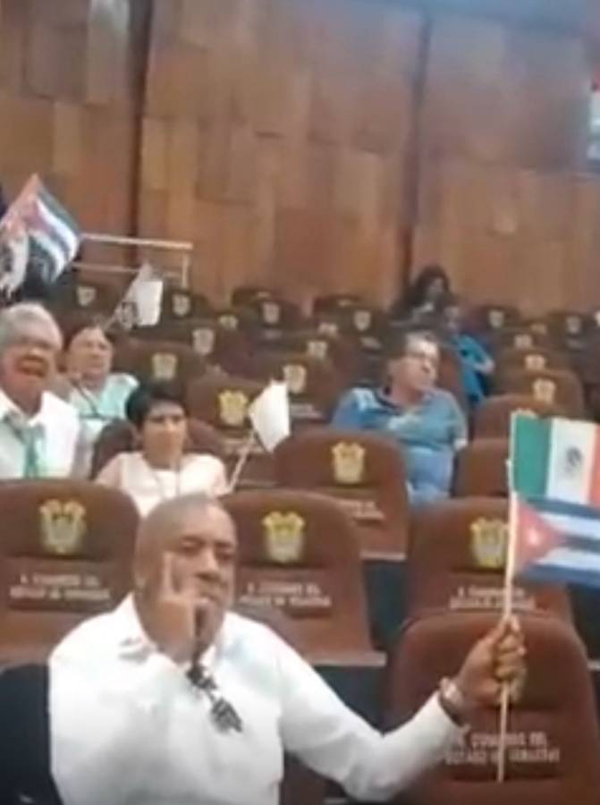 Cubanos irrumpen posicionamiento de la diputada Ana Rosa Valdez en el Congreso de Veracruz