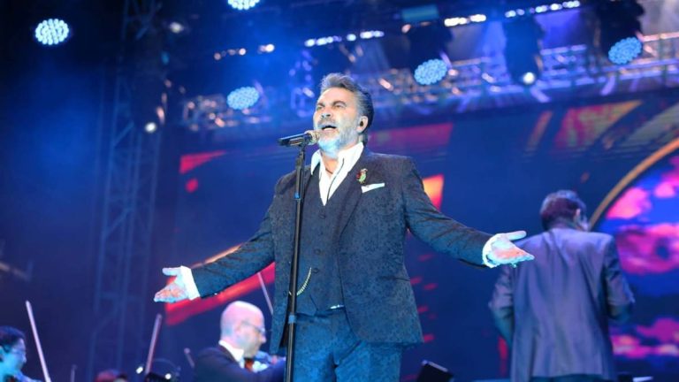 Mijares vestirá de gala el WTC Veracruz con un monumental show sinfónico por sus 10 años de gira