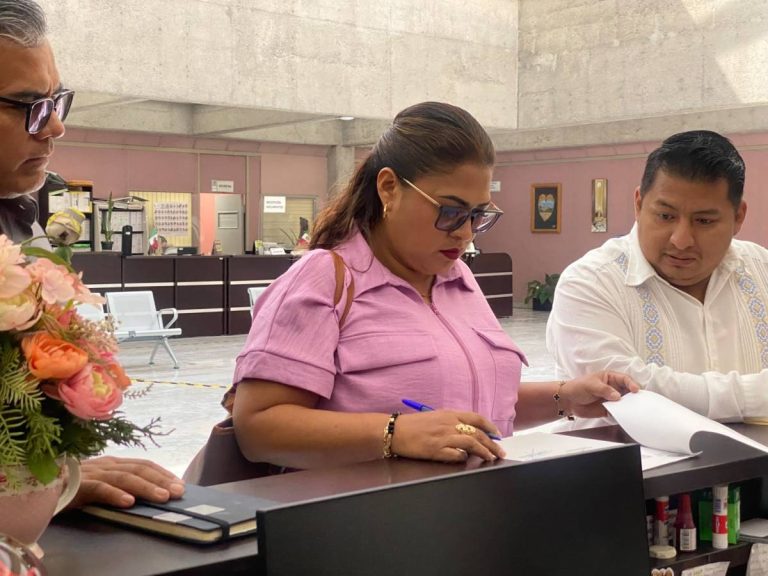 Llega al Congreso la alcaldesa suplente de Ixhuatlan del Sureste, esta noche será el acto protocolario de protesta